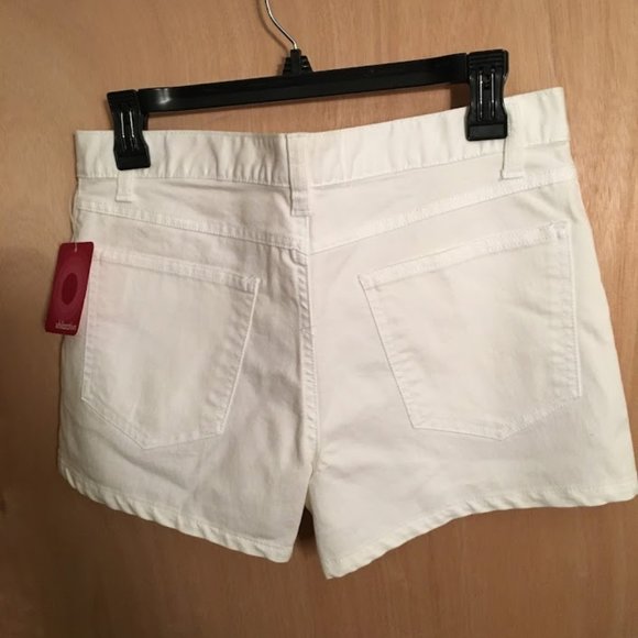 New white shorts, Juniors size 7 - Picture 2 of 4